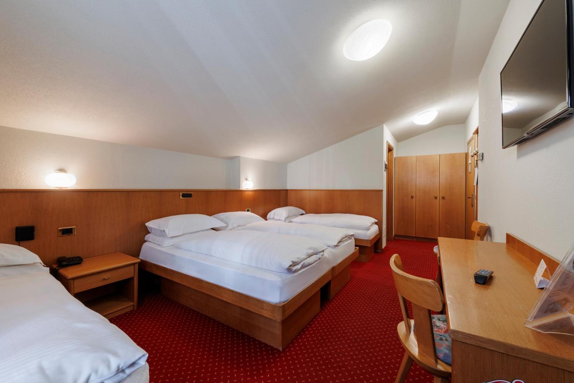 Hotel Miravalle Ізолачча Екстер'єр фото